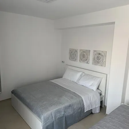Homestay Eleven &